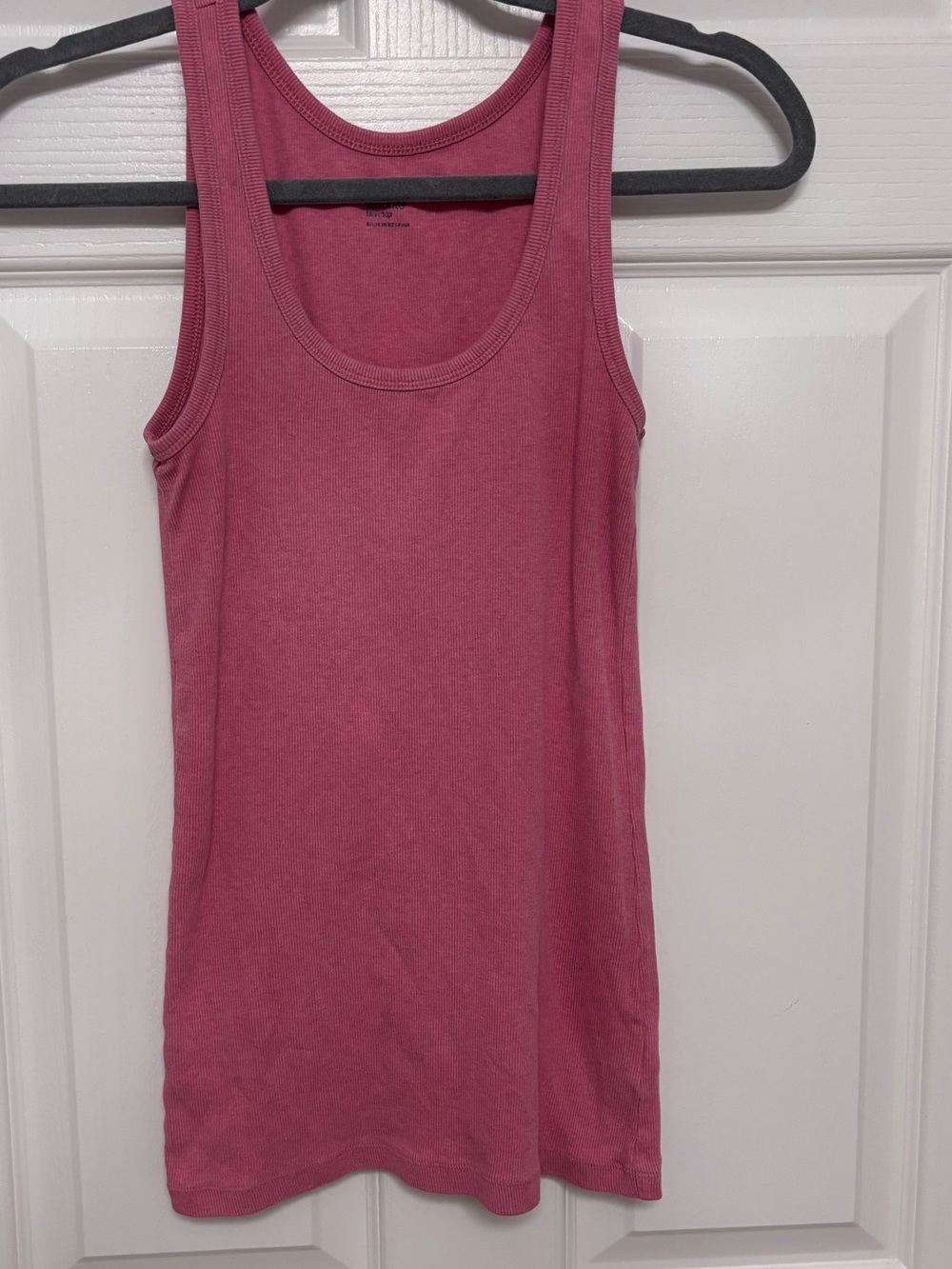 GAP Women's Ribbed Tank Top in Rose